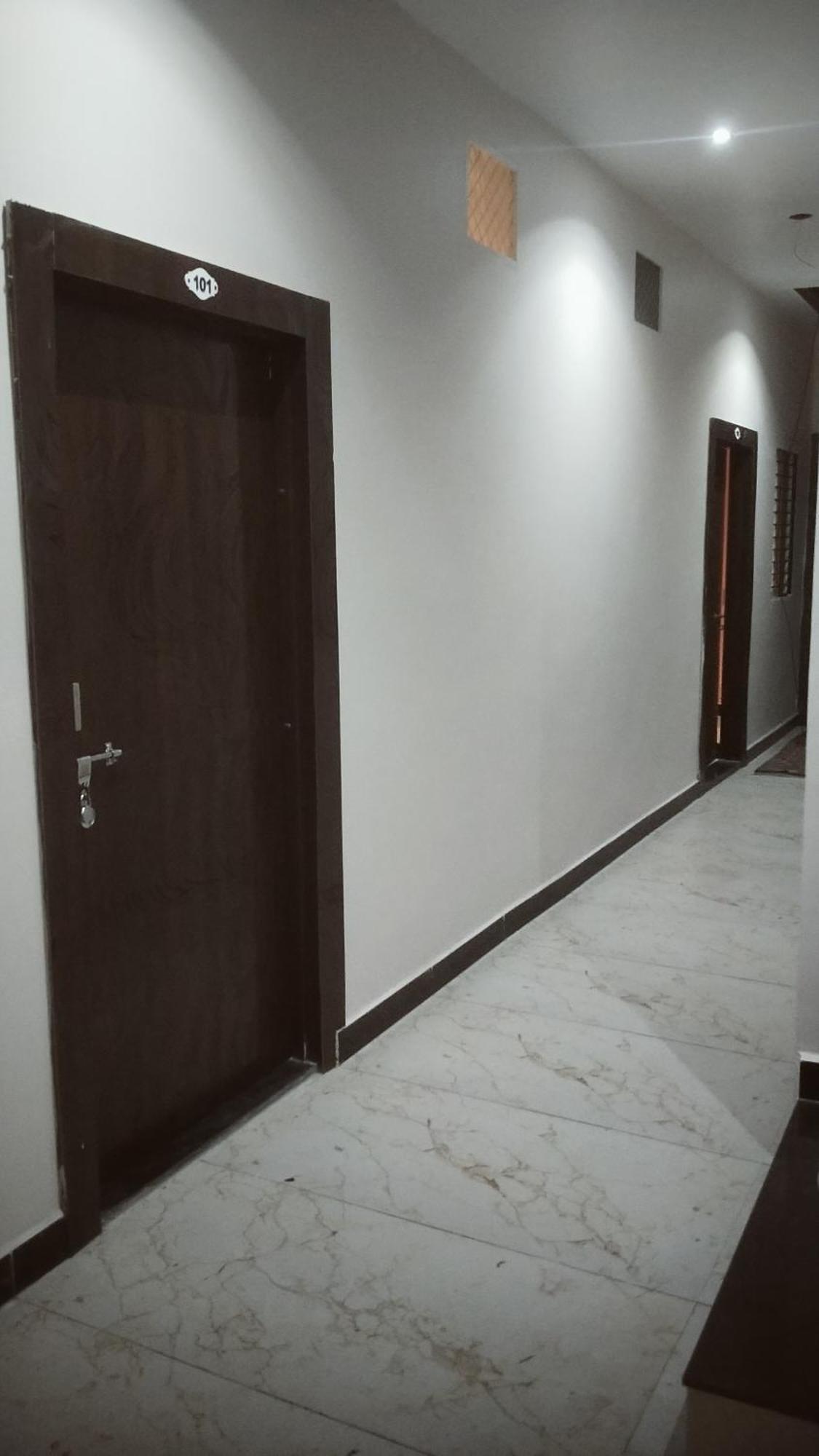 Shivlok Guest House Уджайн Екстериор снимка